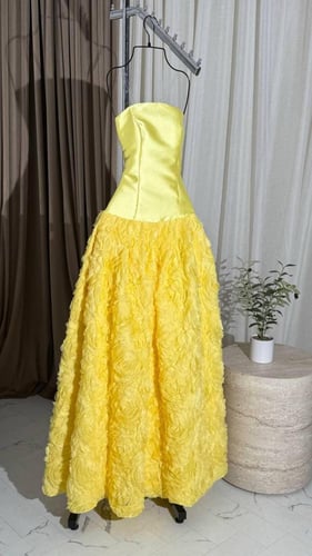 فستان ميكادو المزين بالكلفه الموروده