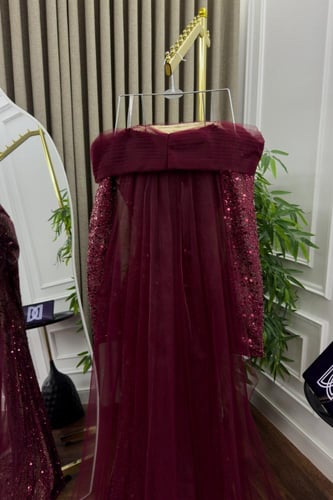 فستان سهره دانتيل المزين بالتطريز ذيل تل