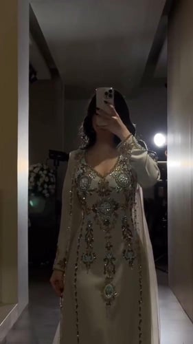 جلابيه قطعتين الخامه باربي بشت تل المزينه بالتطريز...