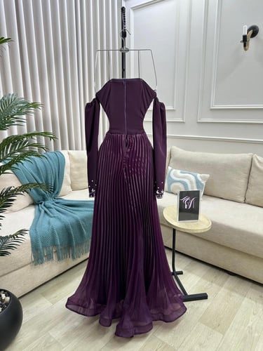 فستان سهره باربي المزين بالتطريز اليدوي الفخم ذيل...