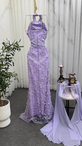 فستان سهره تل المزين بالتطريز والورود