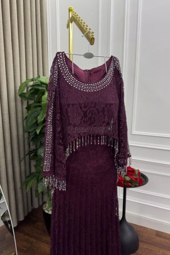 فستان سهره دانتيل المزين بالتطريز اليدوي