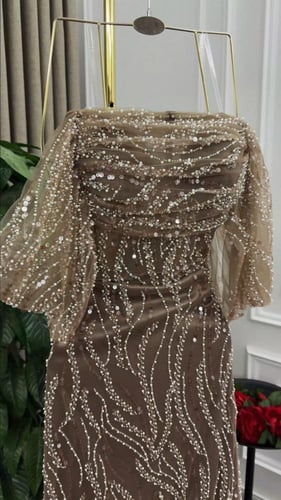 فستان سهره تل المزين بالخرز بشكل كثيف وأنيق