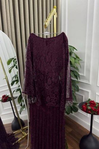 فستان سهره دانتيل المزين بالتطريز اليدوي