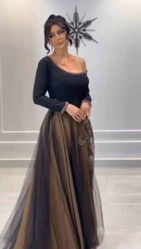 فستان باربي المزين بالتطريز اليدوي