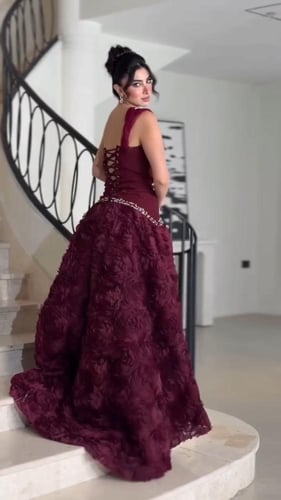 فستان تفته المزين بالتطريز كرستال وقماش سهره ورود