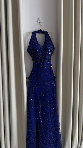 فستان سهره المزين بالتطريز