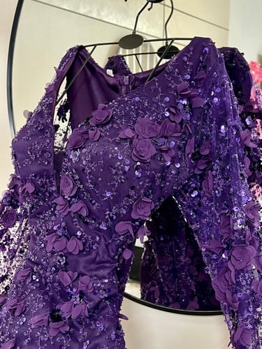 فستان سهره تل المزين بالتطريز والورود البارزه