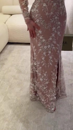 فستان سهره المزين بالتطريز