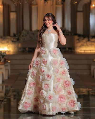 فستان سهره فخم دبل كلوش المزين بالورود البارزه