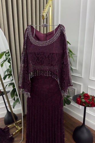 فستان سهره دانتيل المزين بالتطريز اليدوي