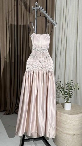 فستان سهره تفته المزين بالتطريز اليدوي كرستال