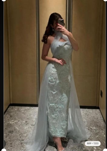 فستان سهره المزين بالورود المطرزه