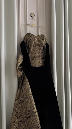 فستان سهره جوخ وجاكار مزين بالفينكاء