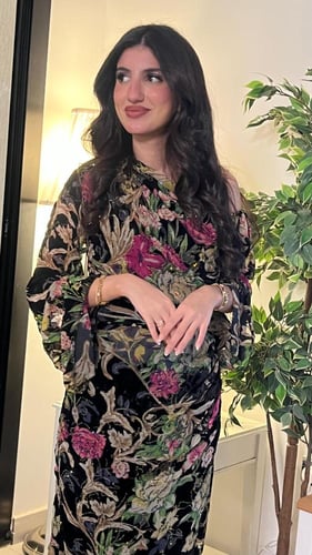 فستان حرير طبيعي مزين بالتطريز