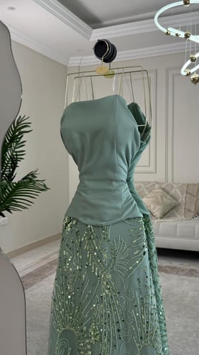 فستان باربي المزين بالتطريز خرز