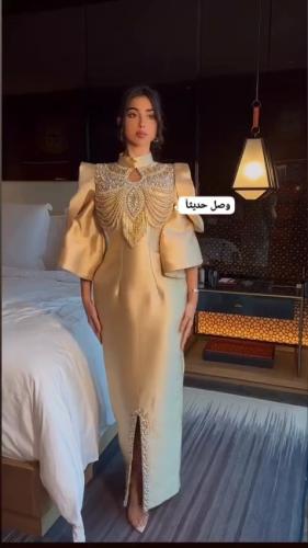 فستان ميكادو المزين بالتطريز اليدوي