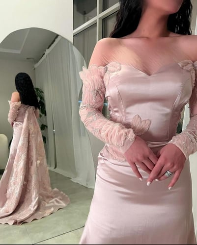 فستان ميكادو المزين بالورود والخرز