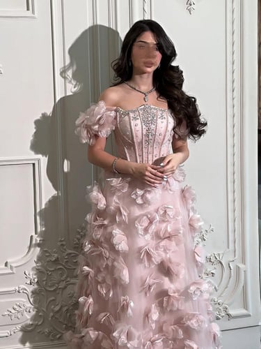 فستان سهره جازار المزين بالورود البارزه قصات ليزر...