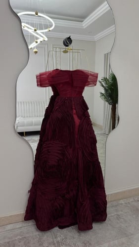 فستان سهره تل المزين بالكلفه المورده