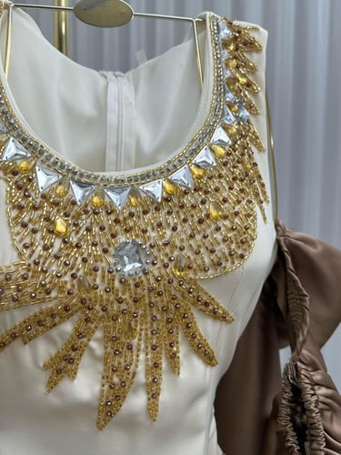 فستان باربي المزين بالتطريز اليدوي الانيق ذيل ميكا...