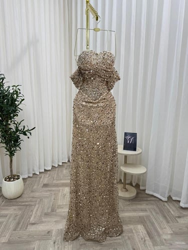 فستان سهره المزين بالتطريز شك