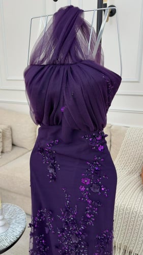 فستان سهره تل المزين بالورود البارزه والتطريز خرز