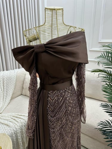 فستان سهره تل مزين بالخرز وميكادو مزين بالفينكاء