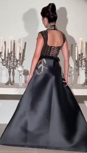 فستان سهره ميكادو المزين بالتطريز اليدوي