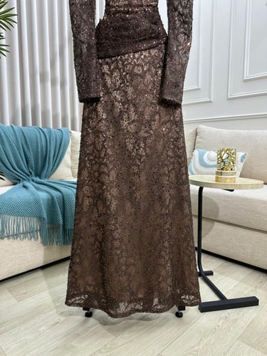 فستان سهره المزين بالكسرات