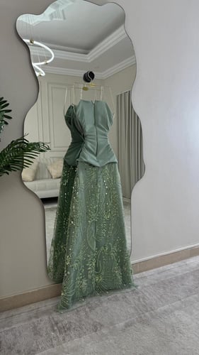 فستان باربي المزين بالتطريز خرز