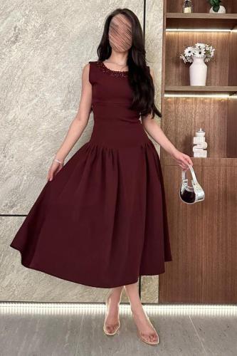 فستان باربي المزين بالتطريز اليدوي مزين بالكسرات