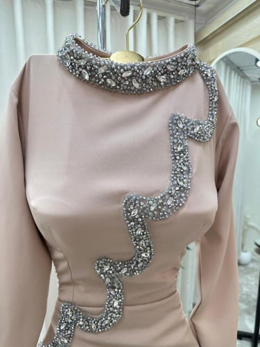 فستان باربي المزين بالتطريز اليدوي وشيفون جورجيت