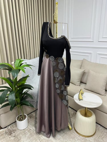 فستان باربي المزين بالتطريز اليدوي