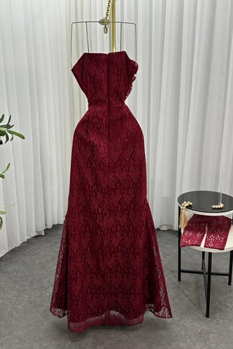 فستان سهره دانتيل المزين بالتطريز اليدوي