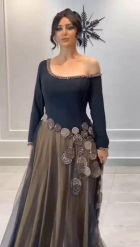 فستان باربي المزين بالتطريز اليدوي