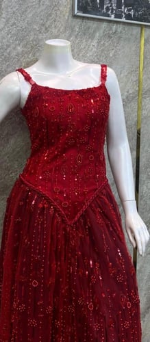 فستان سهره دبل كلوش المزين بالخرز والشك خامه كامله