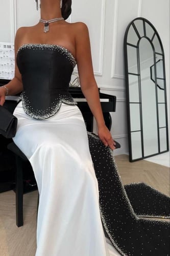 فستان باربي وذيل ميكادو المزين بالتطريز اليدوي