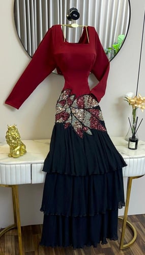 فستان باربي المزين بالكلفه المطرزه