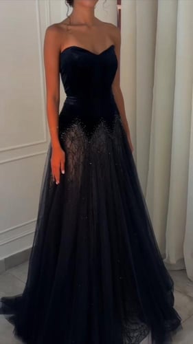 فستان سهره مخمل على تل المزين بالتطريز