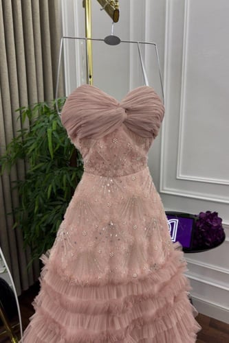 فستان سهره تل طبقات المزين بالتطريز