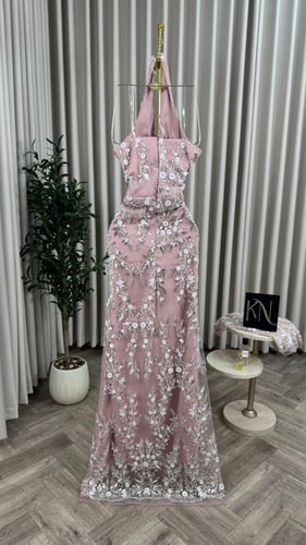 فستان سهره المزين بالتطريز