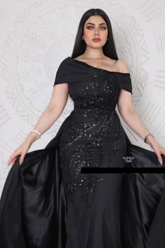 Feteet dress decorated with hand-embroidered lace