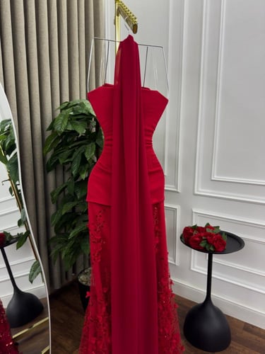 فستان باربي شال شيفون وتل مزين بالورود وخرز