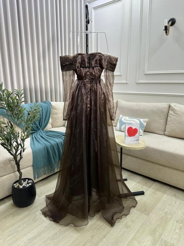 فستان سهره المزين بالتطريز ذيل اورجنزا