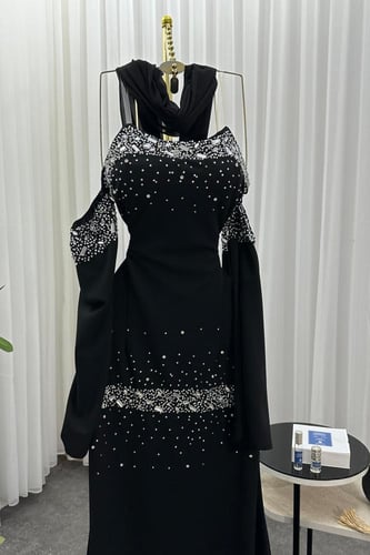 فستان اسود سهره كريب لكرا استرتش المزين بالتطريز ا...