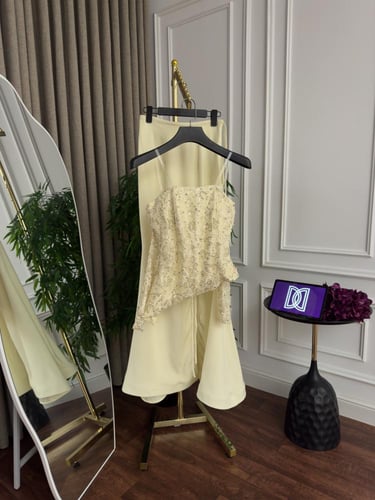 طقم سهره قطعتين صدر دانتيل مزين بالتطريز وتنوره با...