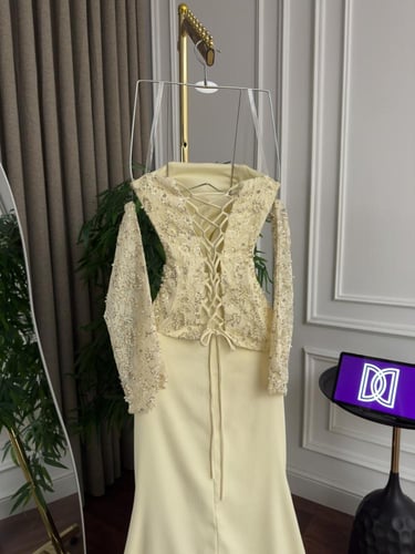 طقم سهره قطعتين صدر دانتيل مزين بالتطريز وتنوره با...