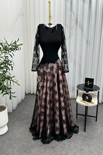 فستان صدر كريب استرتش وادانتيل مشجر قصه انيقه مميز...