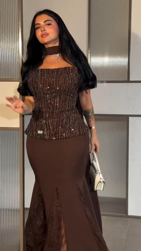 فستان باربي ودانتيل المزين بالتطريز خرز